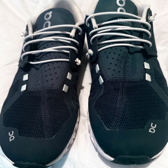 On CloudSneakers Size M10 - Picture 4 of 8